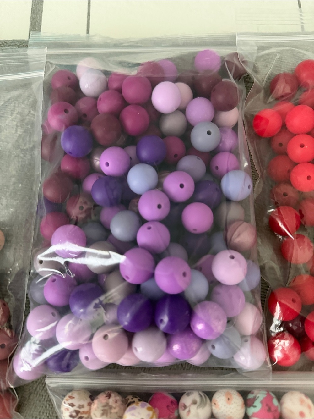 Assortment of silicone beads 15mm and 12mm perfect for crafting - Picture 14 of 16